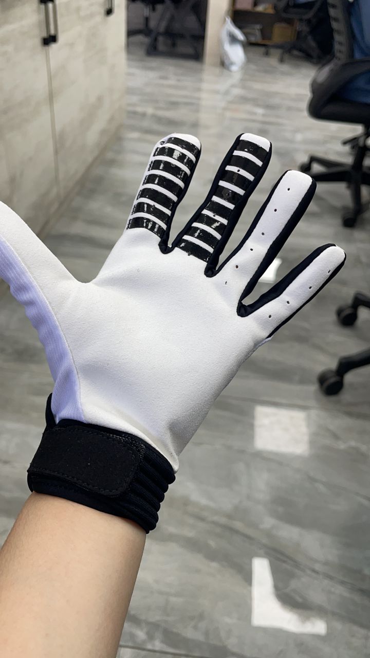 guild wars chaos handschuhe Gloves Youth – Chaos in The House