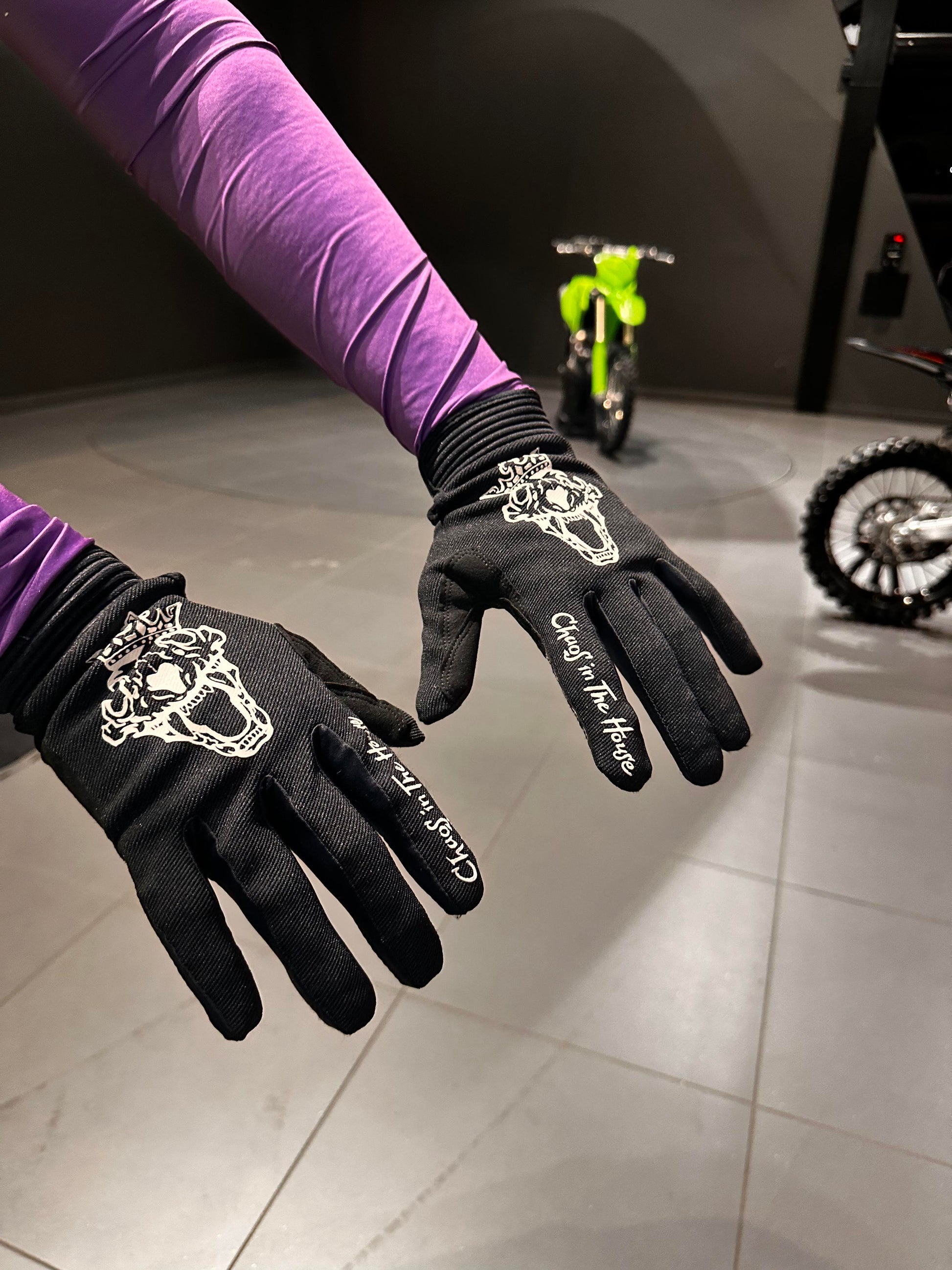Gloves Youth – Chaos in The House